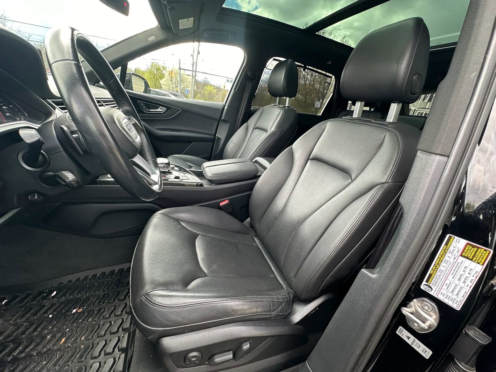 Used 2017 Audi Q7 3.0T Premium Plus w/ Premium Plus Package AWD/4WD image 22