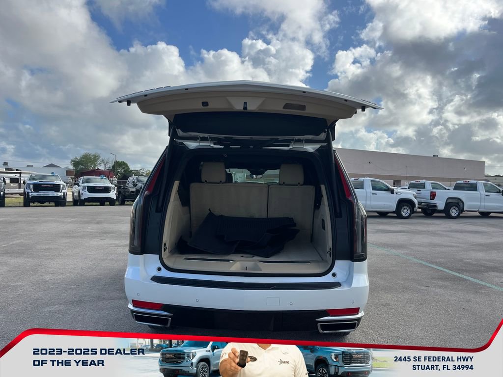 Used 2023 Cadillac Escalade ESV Premium Luxury image 17
