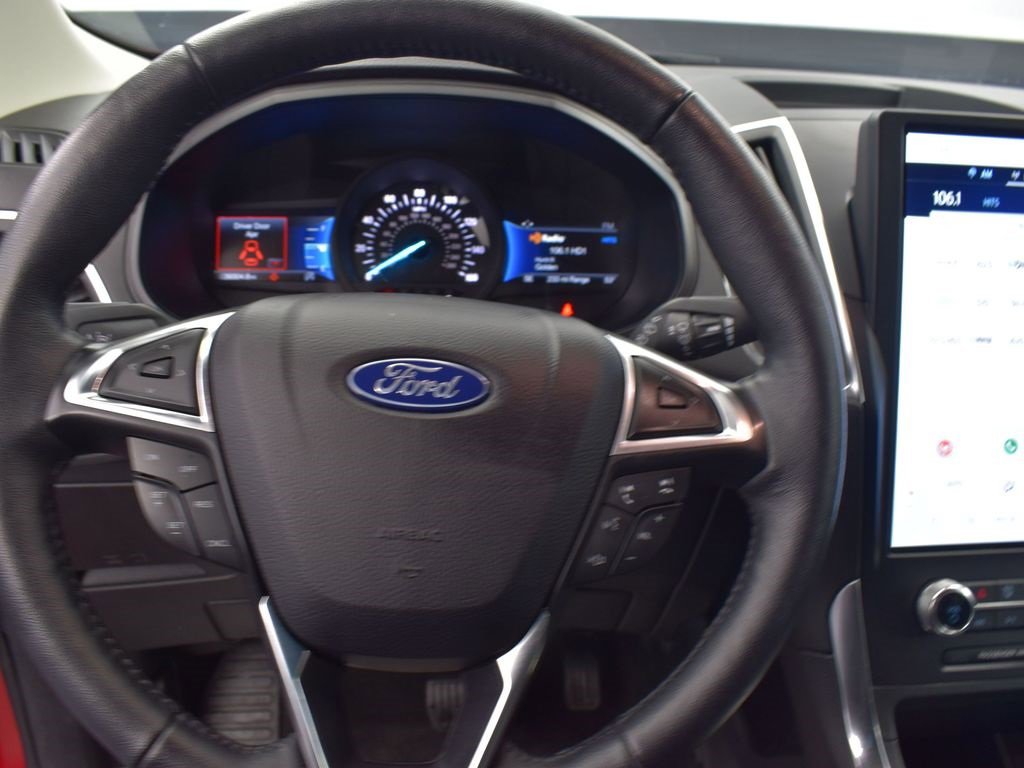 Used 2024 Ford Edge Titanium image 11