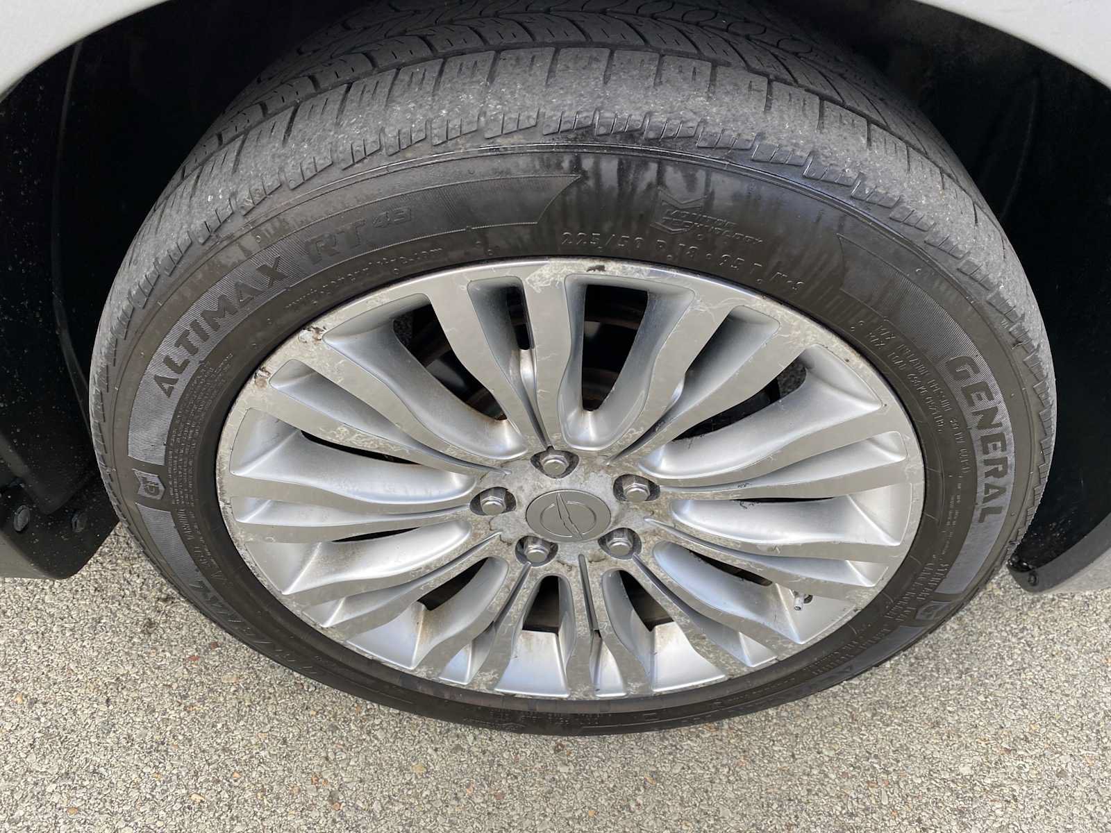Used 2013 Chrysler 200 Limited FWD image 33