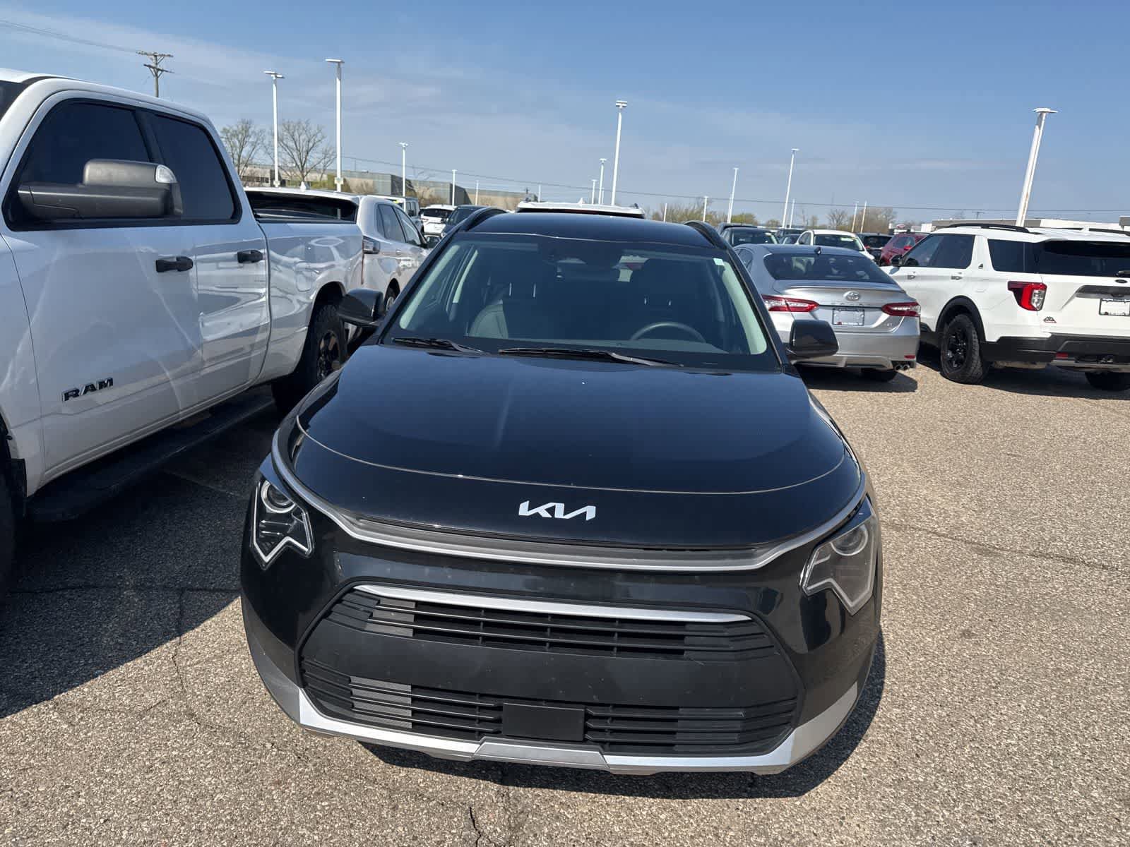 Used 2023 Kia Niro EX image 4