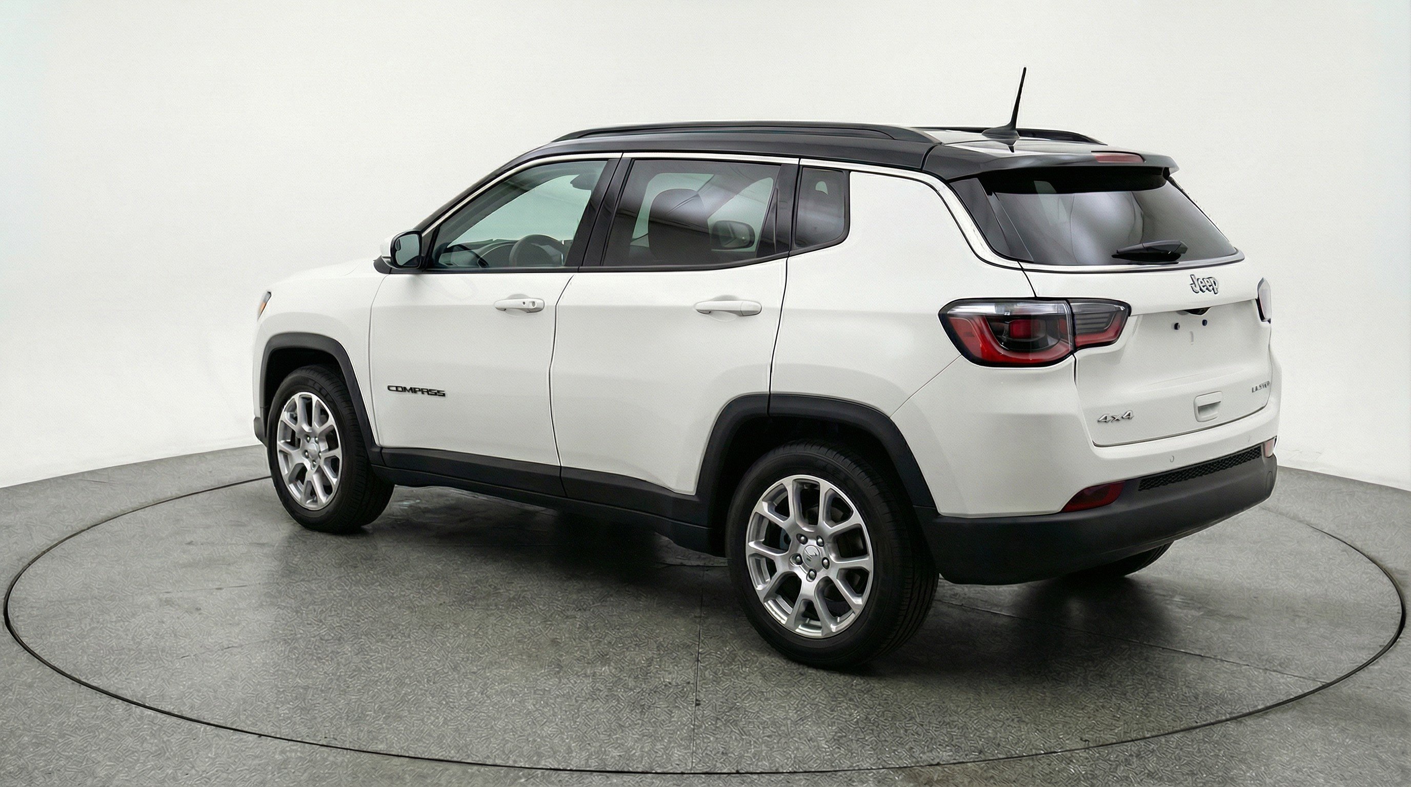 Used 2025 Jeep Compass Limited AWD/4WD image 6