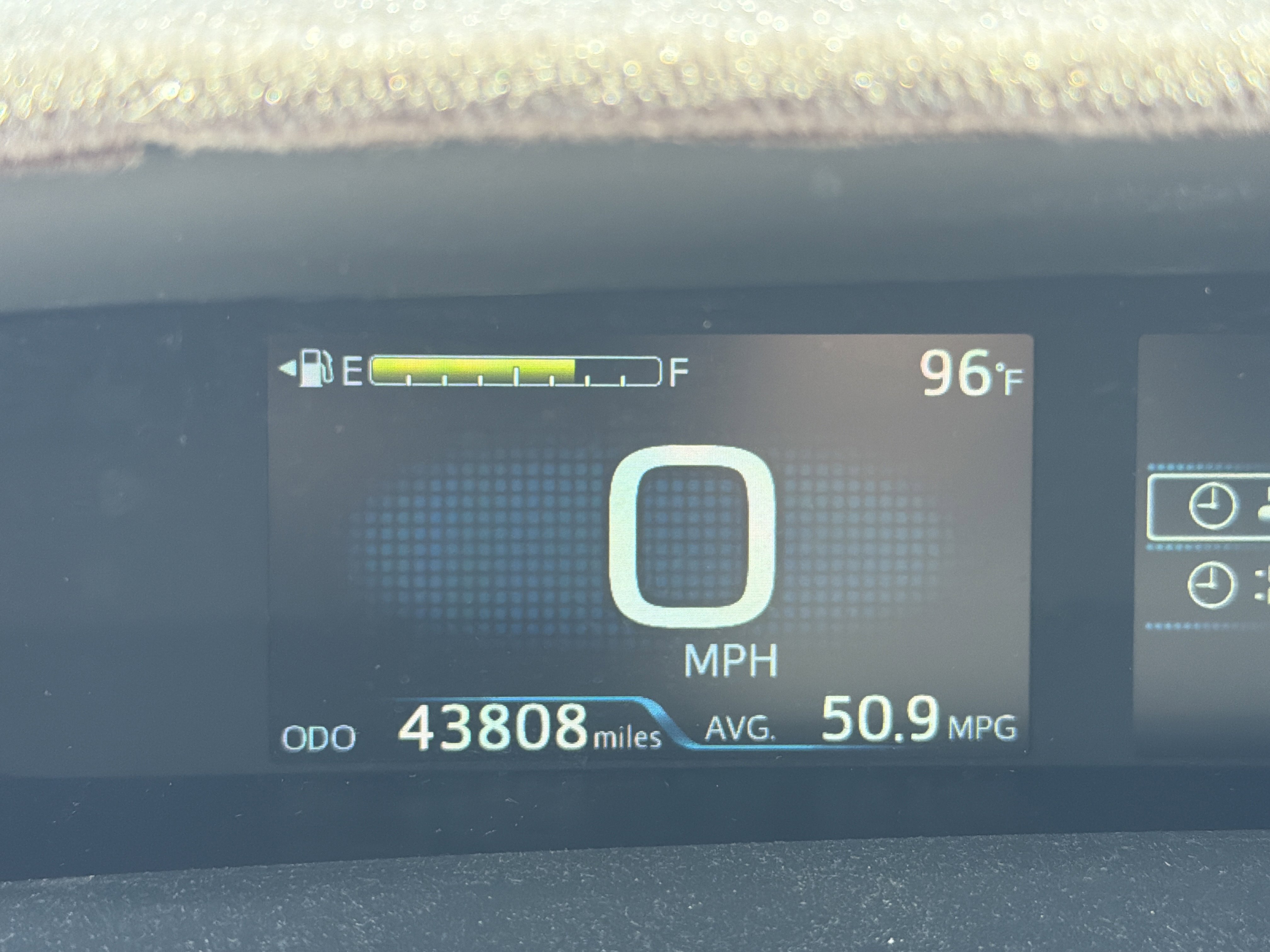 Used 2022 Toyota Prius FWD image 2