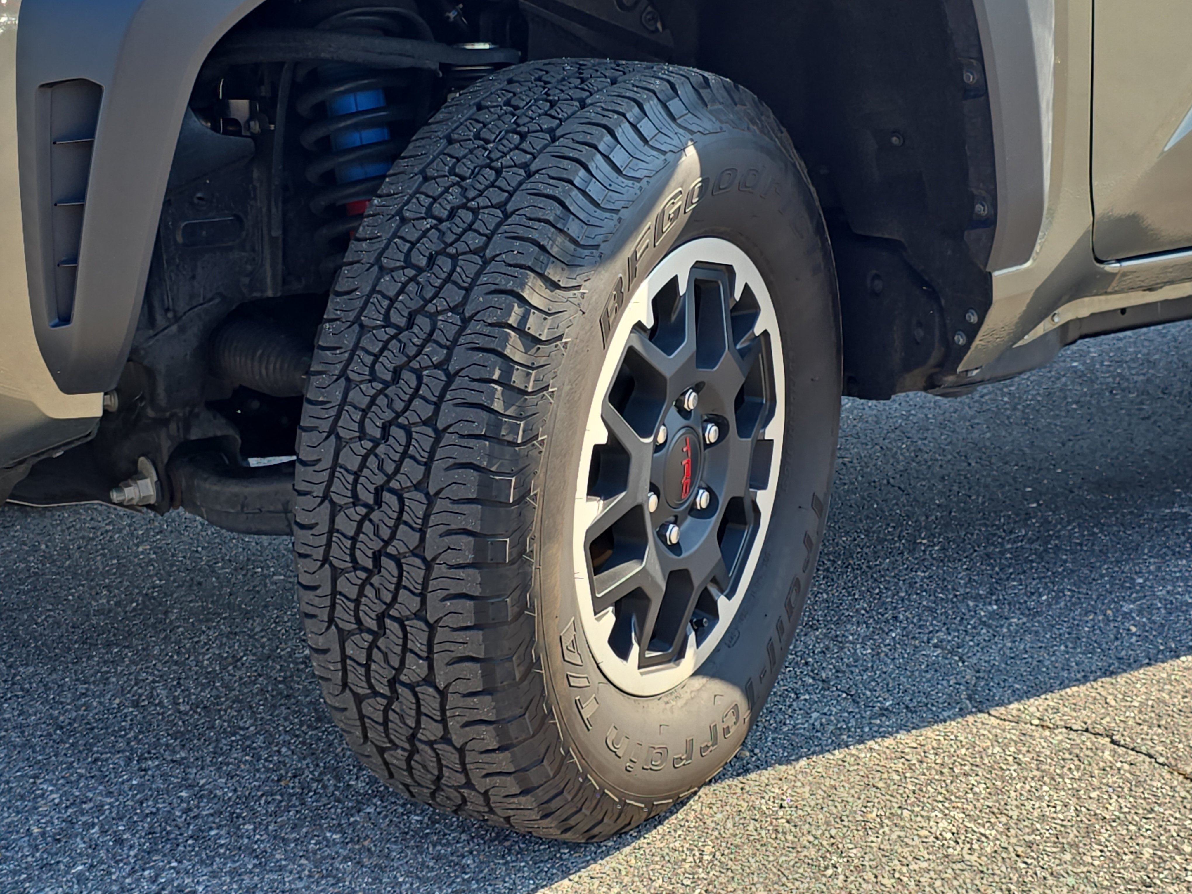 Used 2025 Toyota Tacoma TRD Off-Road AWD/4WD image 32