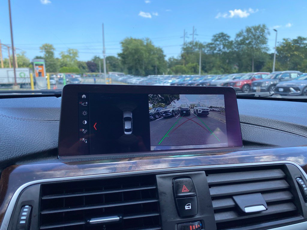Used 2018 BMW 330i xDrive Sedan w/ Convenience Package AWD/4WD image 12