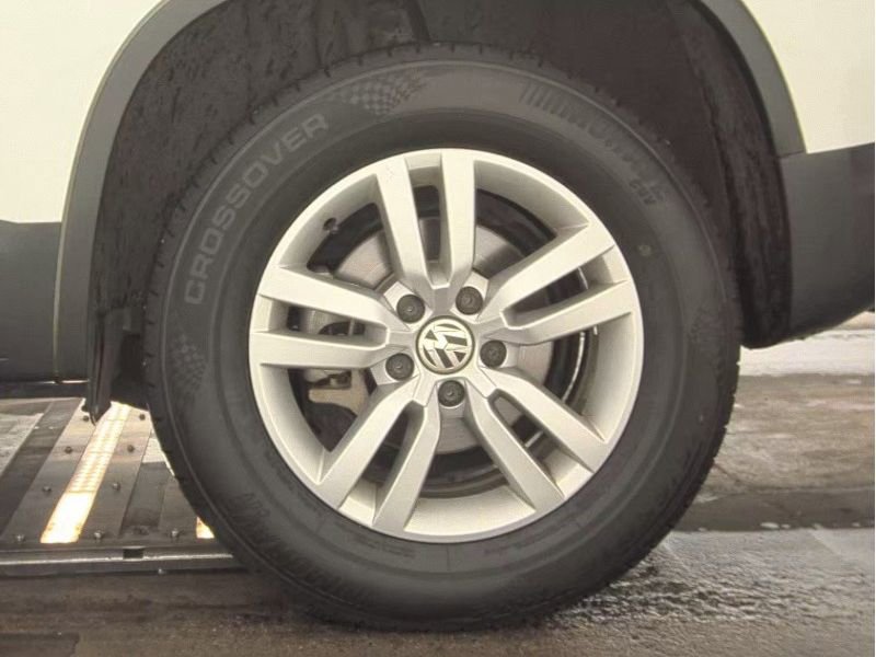 Used 2017 Volkswagen Tiguan S image 13