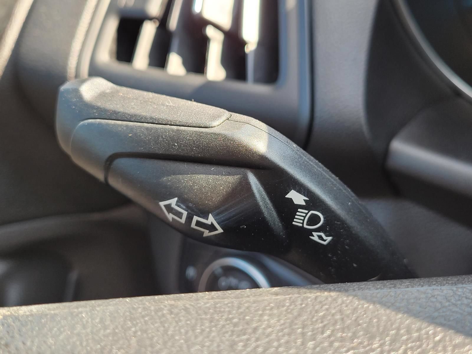 Used 2015 Ford Escape SE FWD image 32