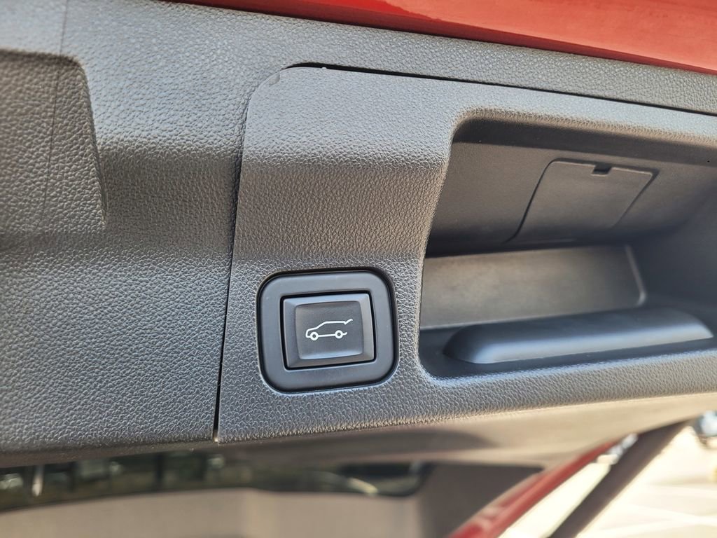 Used 2023 GMC Acadia AT4 w/ Technology Package AWD/4WD image 9