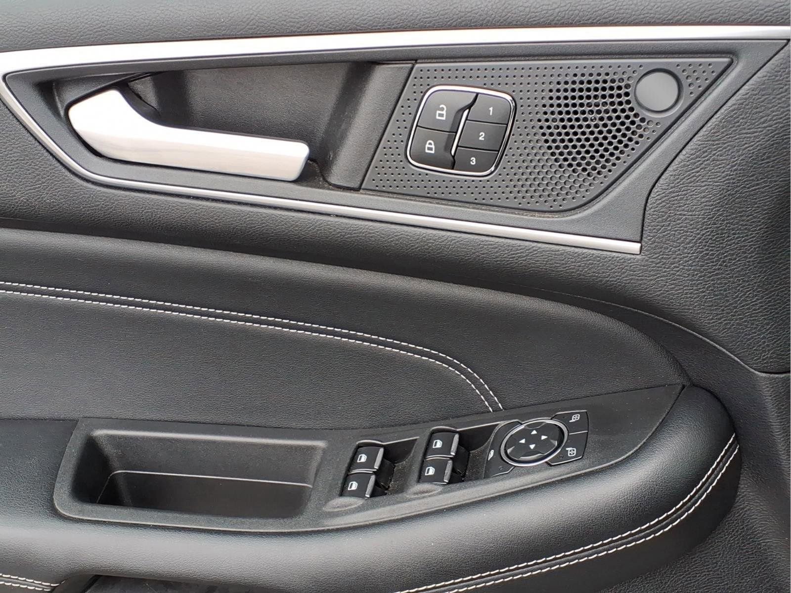 Used 2022 Ford Edge Titanium image 22