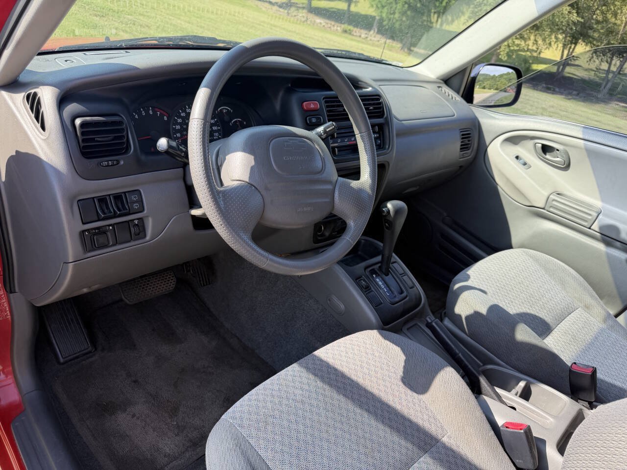Used 2003 Chevrolet Tracker 2WD w/ Preferred Equipment Group image 6