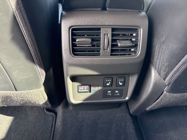 Used 2023 Nissan Rogue Platinum w/ Platinum Premium Package image 26