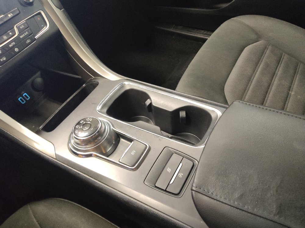 Used 2020 Ford Fusion SE FWD image 26