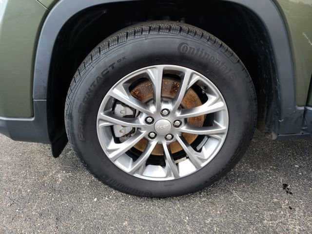 Used 2019 Jeep Cherokee Latitude Plus w/ Cold Weather Group image 29