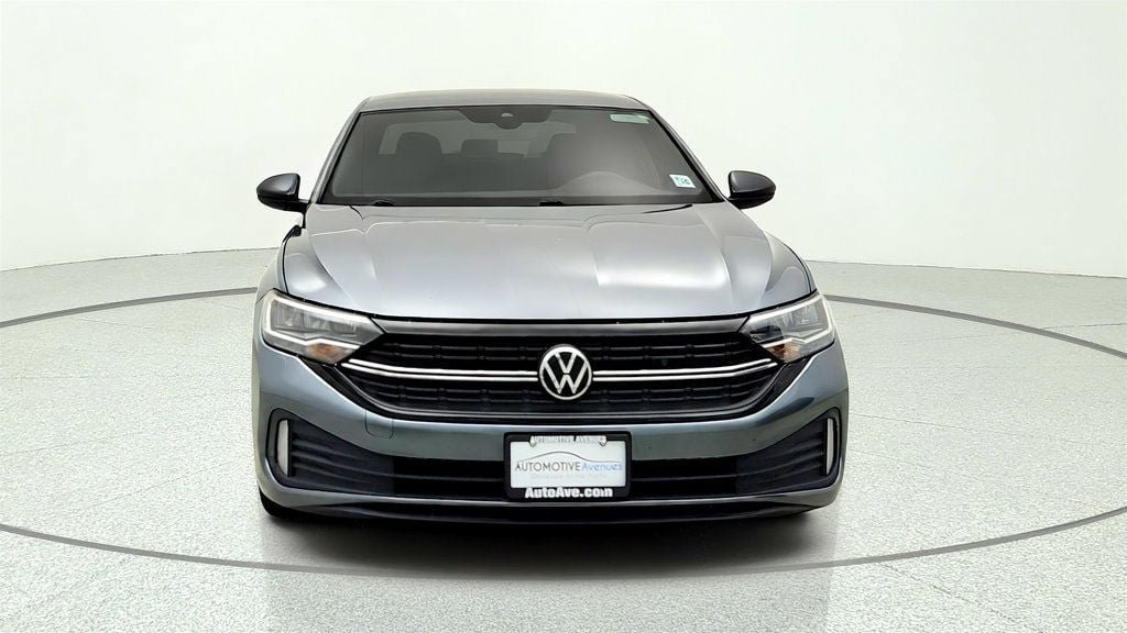 Used 2024 Volkswagen Jetta Sport FWD image 2