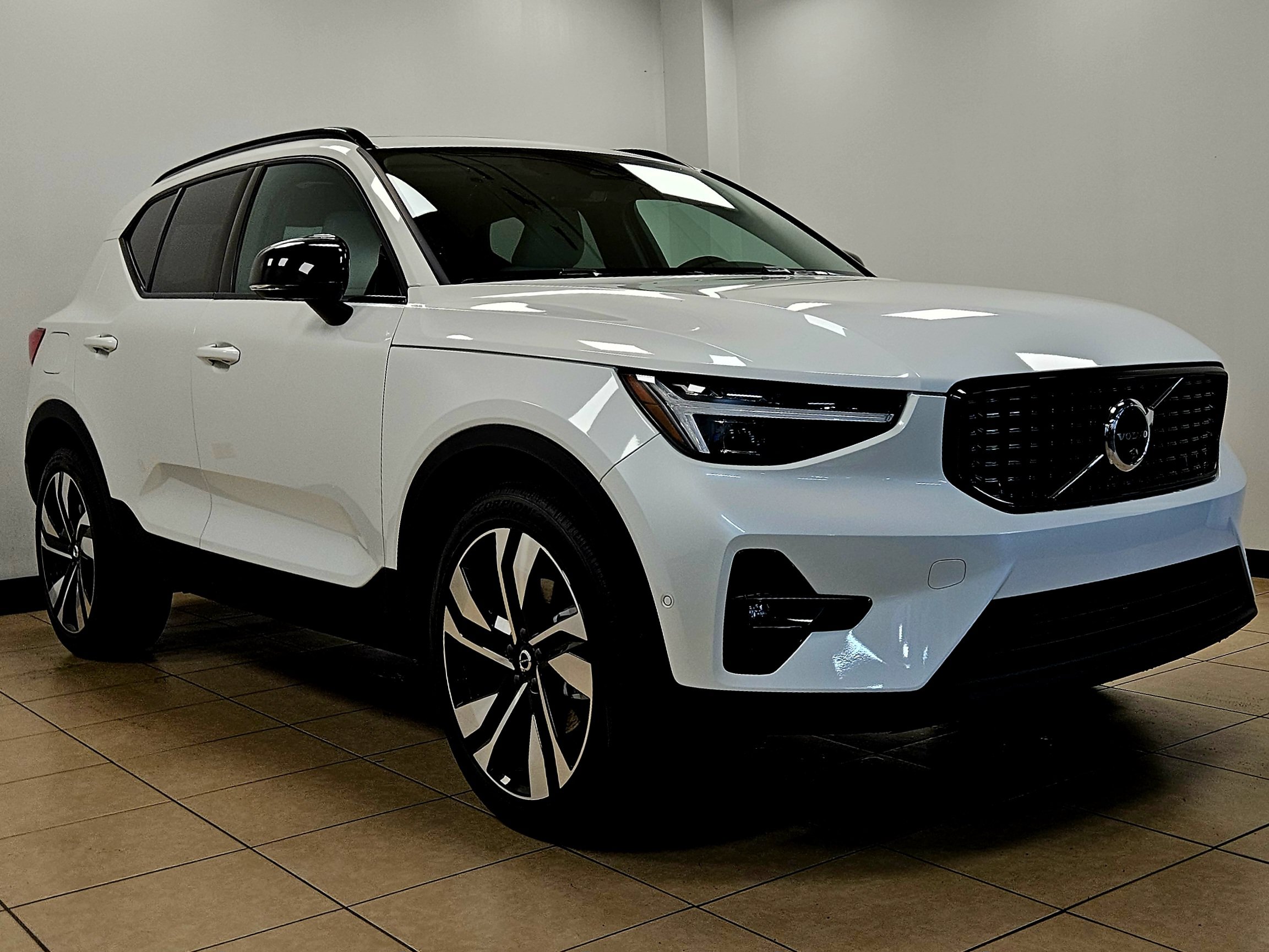 New 2026 Volvo XC40 B5 Ultra w/ Climate Package AWD/4WD image 3