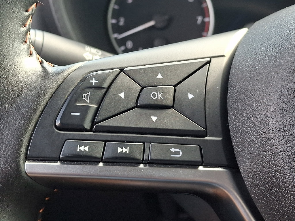 Used 2025 Nissan Sentra SR FWD image 20