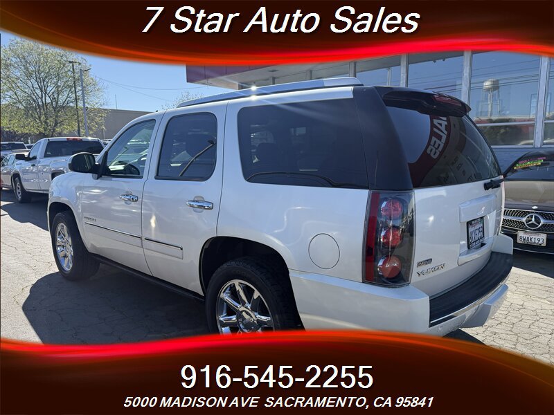 Used 2009 GMC Yukon Denali AWD/4WD image 4