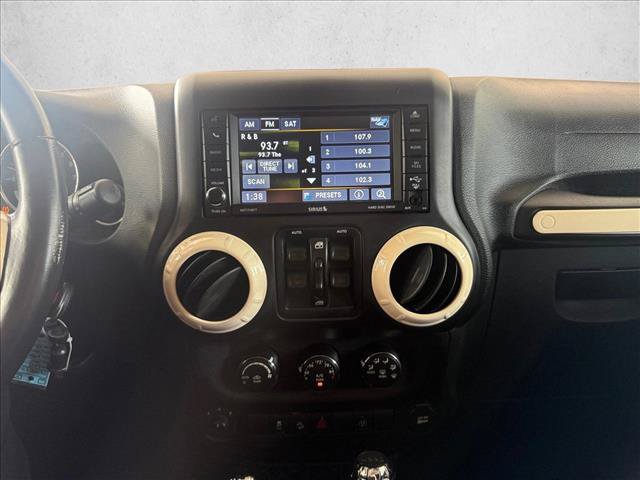 Used 2015 Jeep Wrangler Unlimited Sahara AWD/4WD image 12