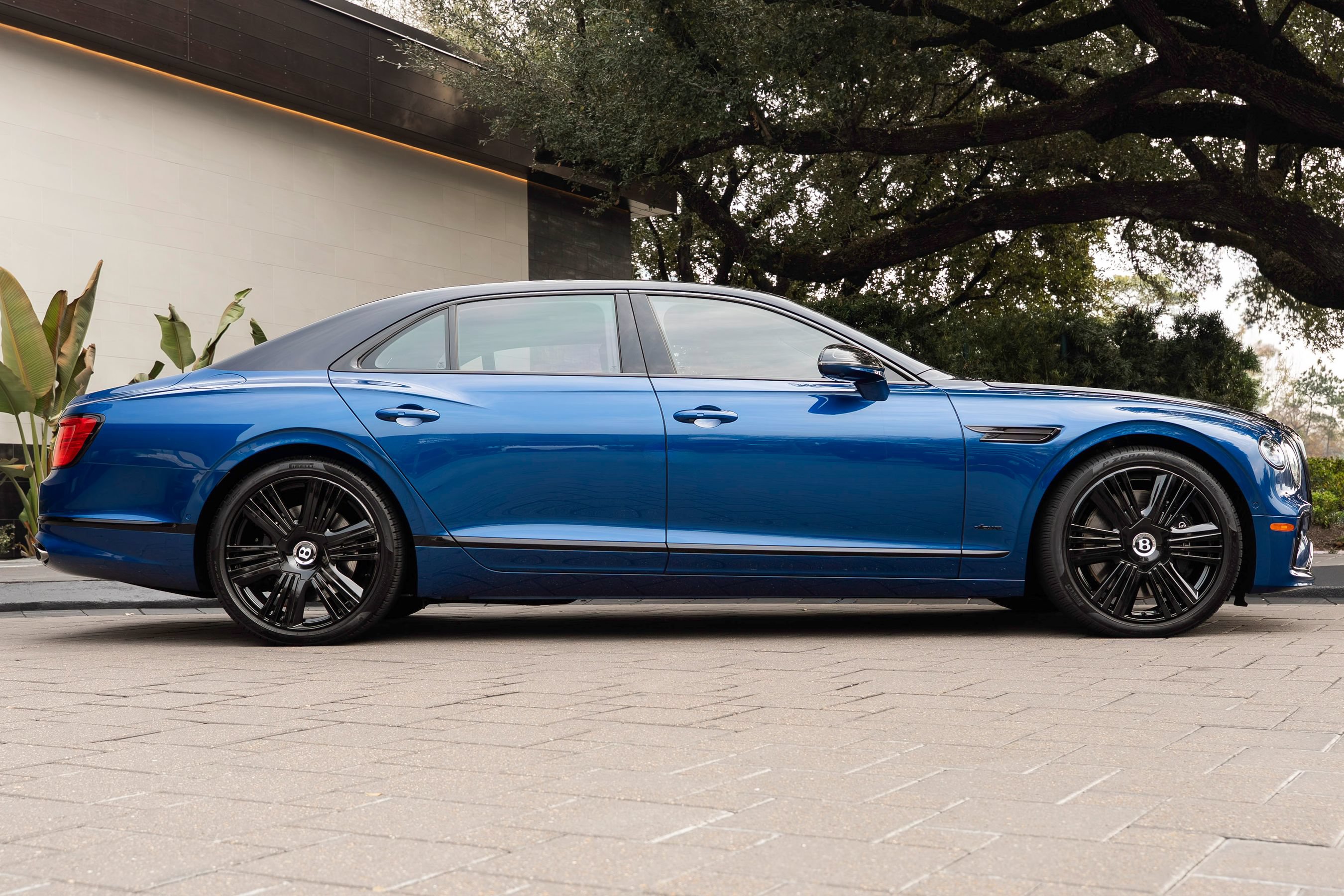 Certified 2026 Bentley Flying Spur Plug-In Hybrid AWD/4WD image 5