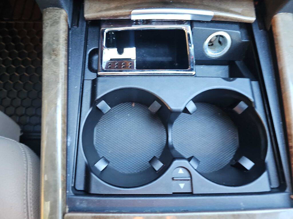 Used 2011 Mercedes-Benz E 350 4MATIC Sedan image 26