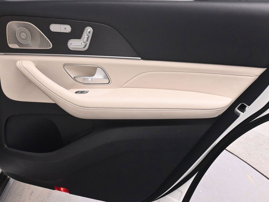 Used 2021 Mercedes-Benz GLS 450 4MATIC image 22