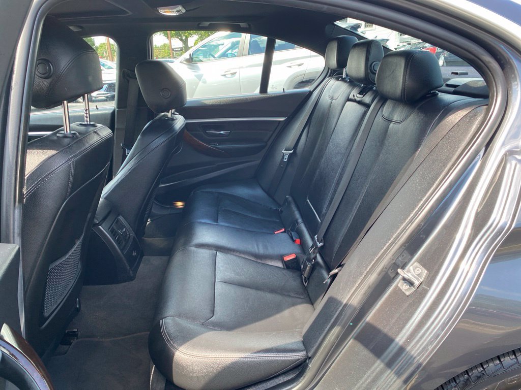 Used 2018 BMW 330i xDrive Sedan w/ Convenience Package AWD/4WD image 14