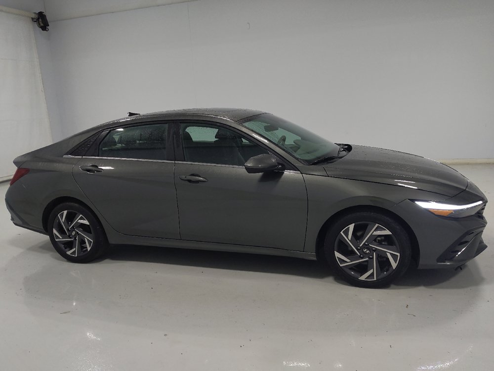Used 2024 Hyundai Elantra SEL w/ Convenience Package FWD image 11