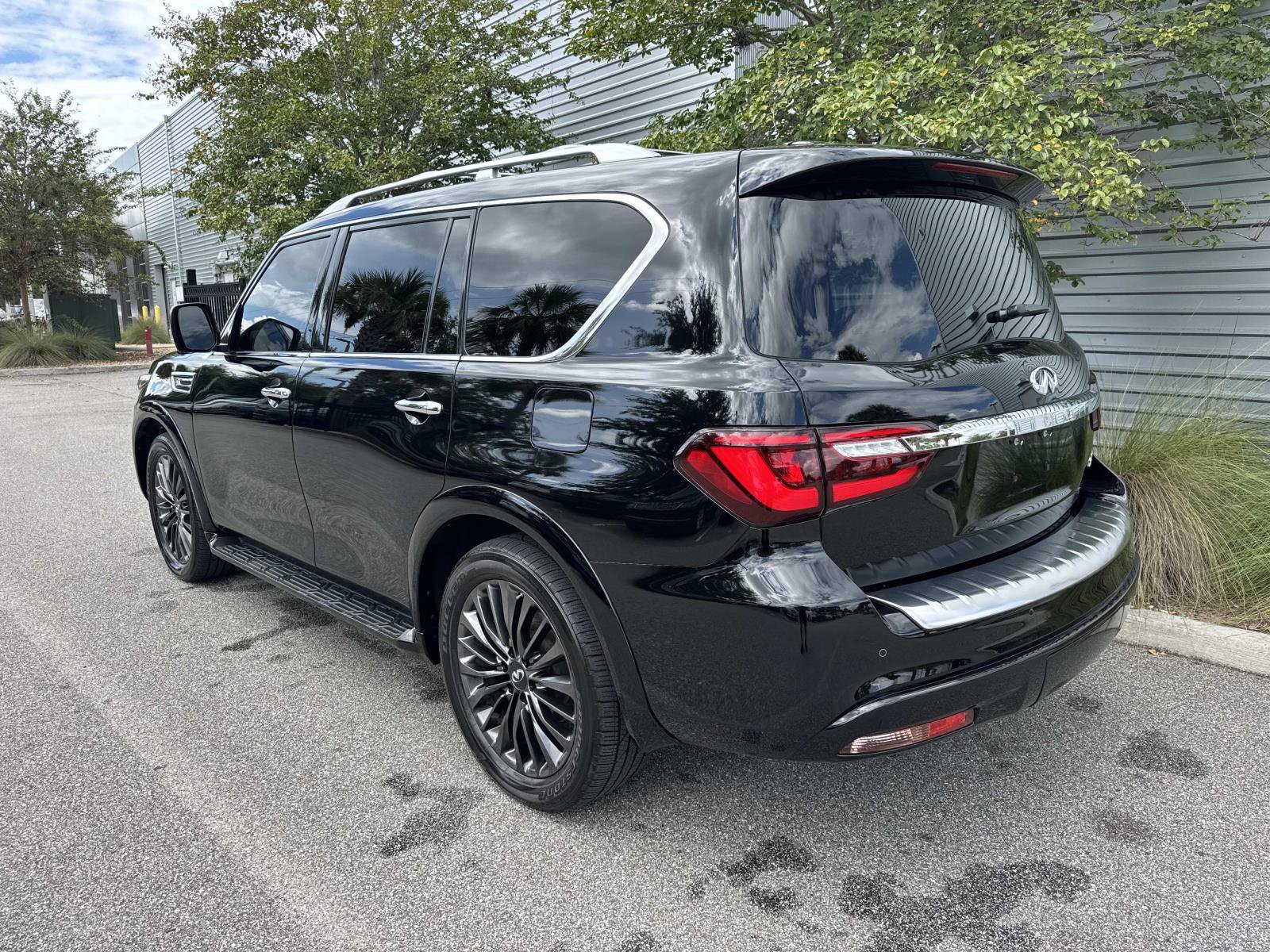 Used 2022 INFINITI QX80 Sensory w/ Cargo Package RWD image 3