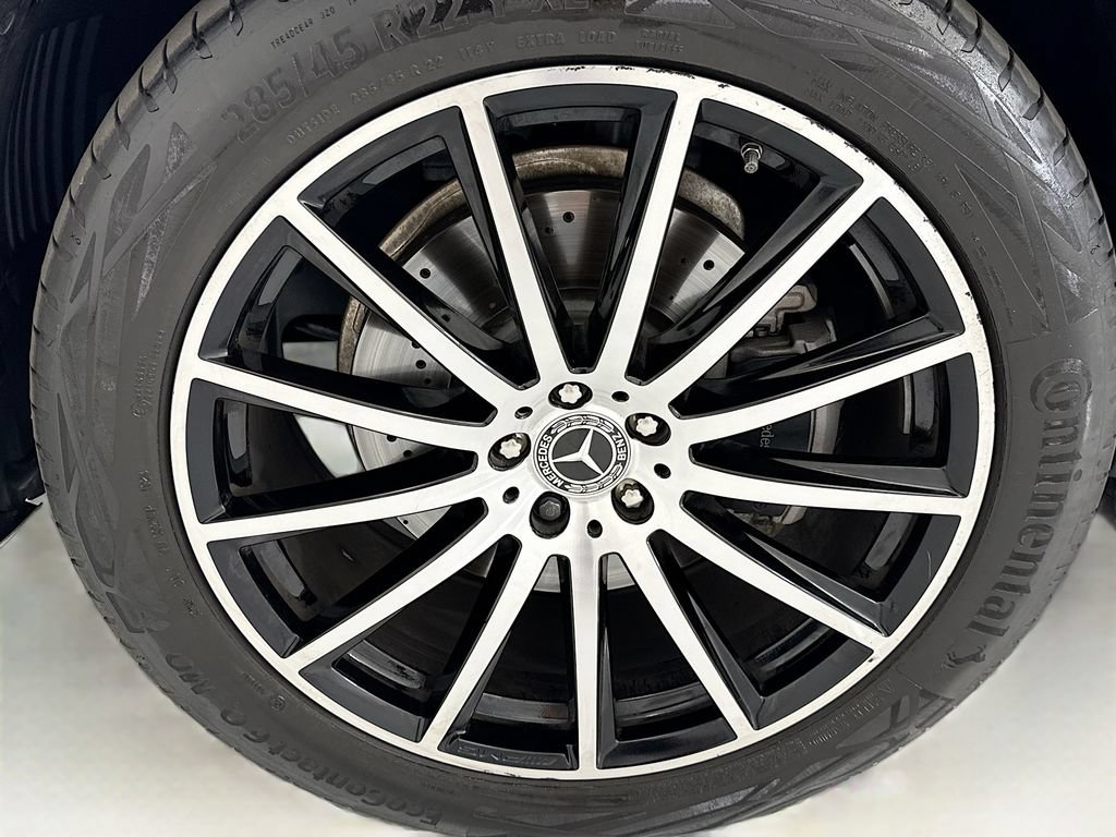 Used 2025 Mercedes-Benz GLS 580 4MATIC image 29