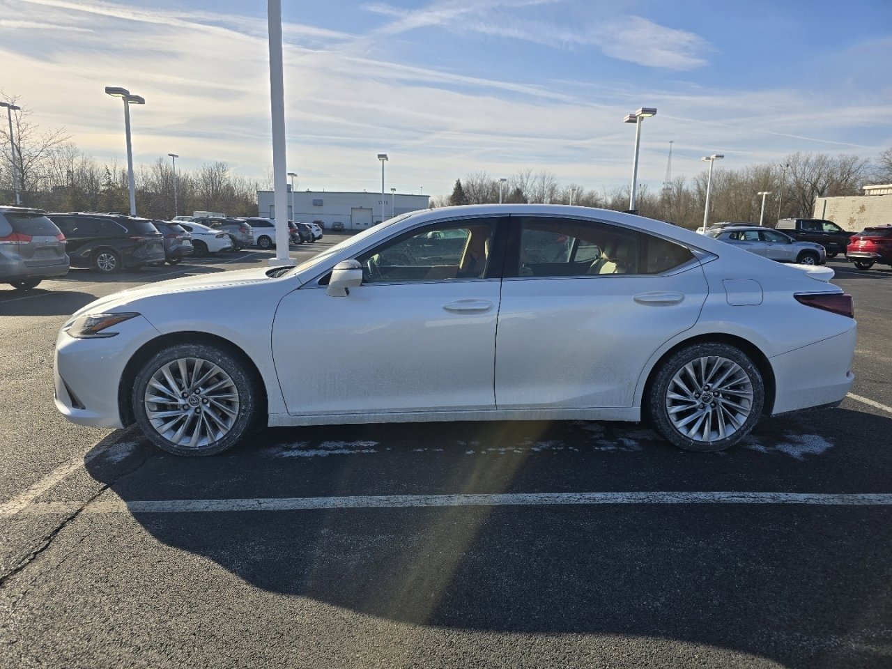 Used 2022 Lexus ES 350 Ultra Luxury image 4