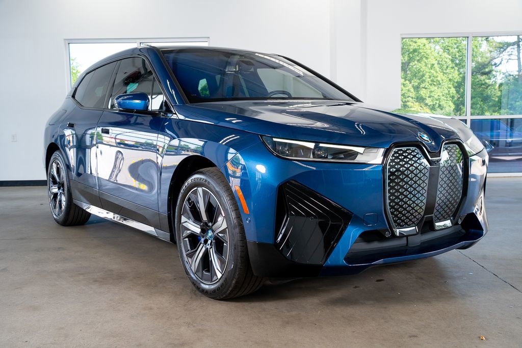 Used 2024 BMW iX xDrive50 w/ Premium Package AWD/4WD image 8