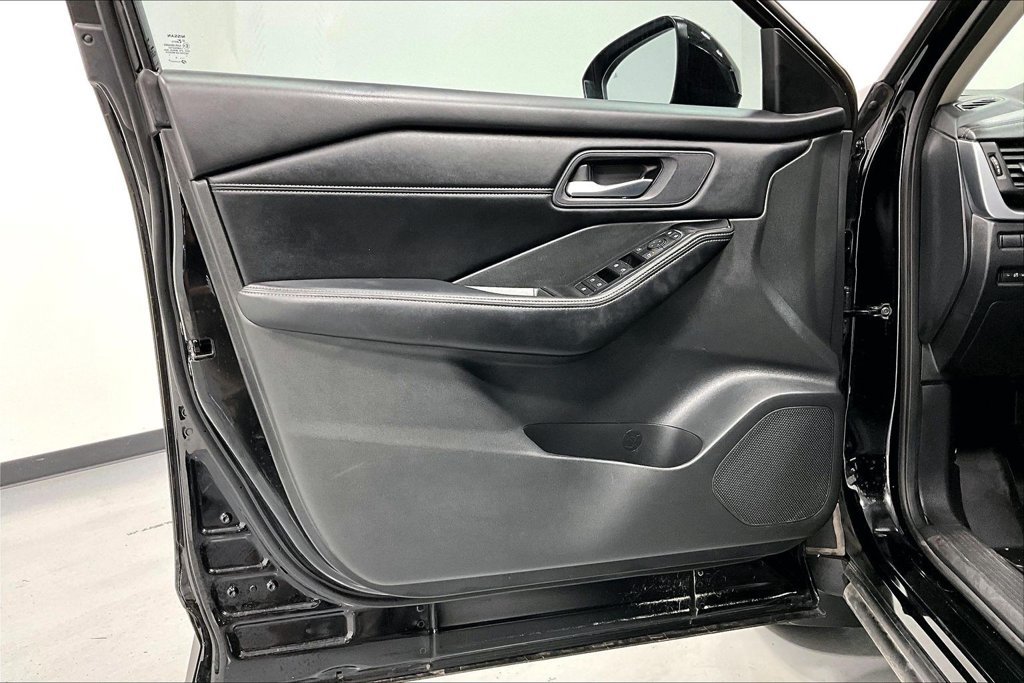 Used 2024 Nissan Rogue SV w/ SV Premium Package FWD image 22