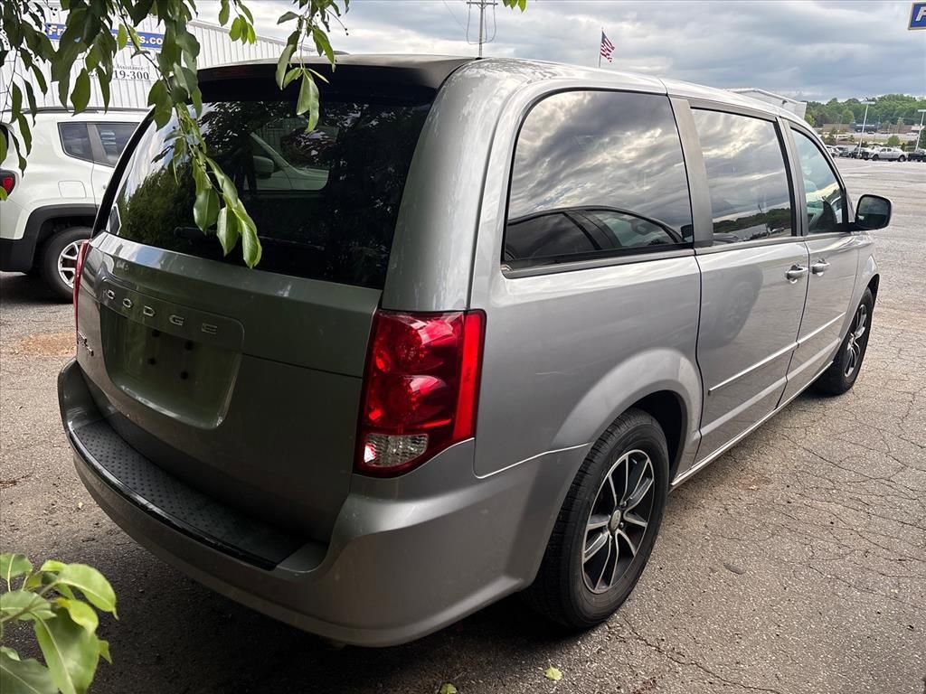 Used 2017 Dodge Grand Caravan SE FWD image 14