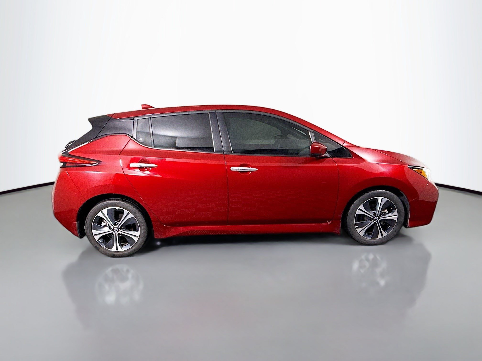 Used 2021 Nissan Leaf SV w/ SV Technology Package FWD image 11