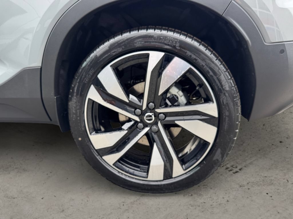 New 2026 Volvo XC40 B5 Ultra w/ Protection Package Premier AWD/4WD image 8