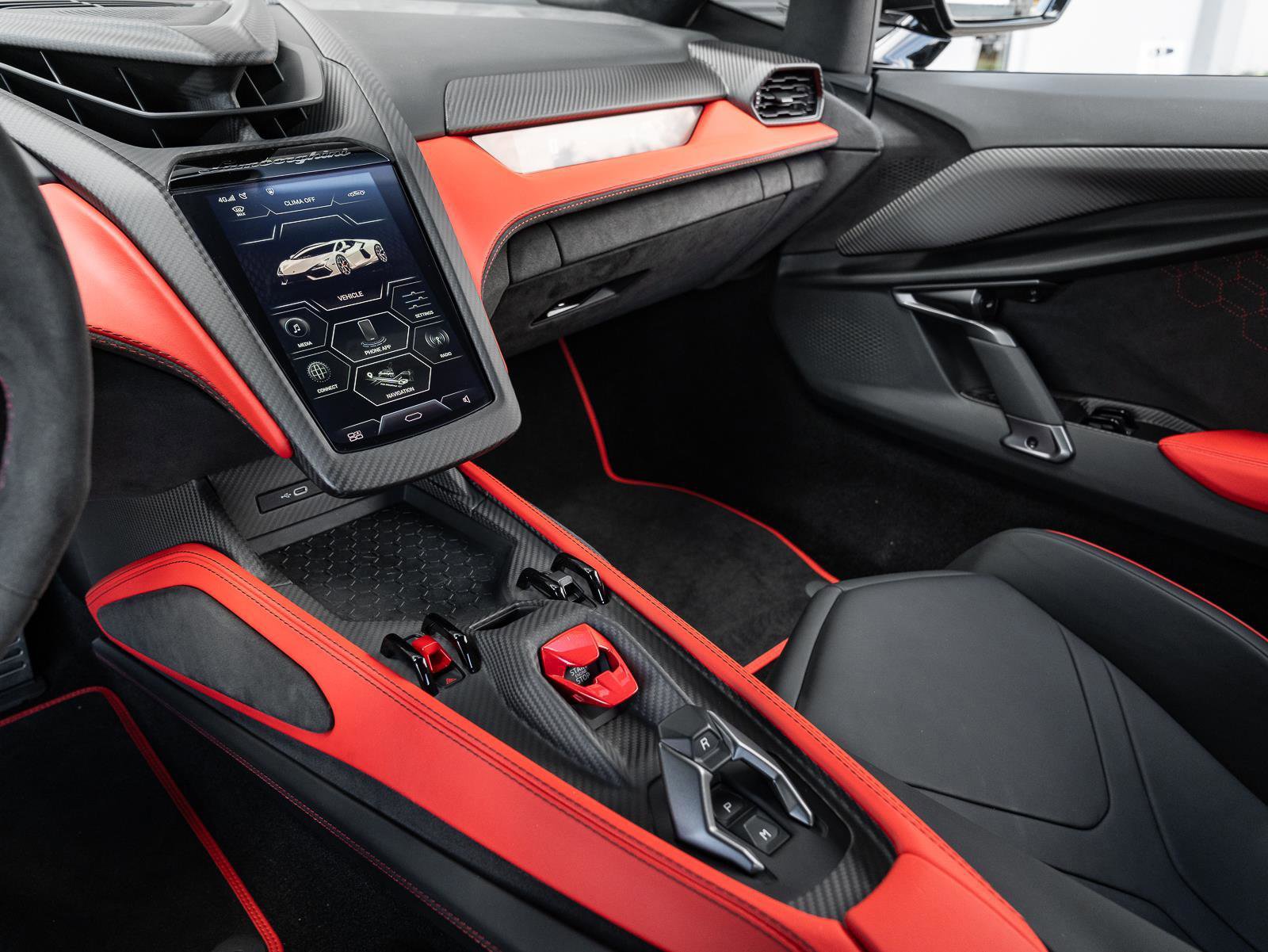 Used 2024 Lamborghini Revuelto image 16