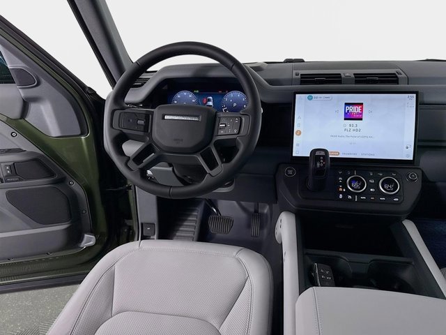 Used 2026 Land Rover Defender 110 X-Dynamic SE image 25