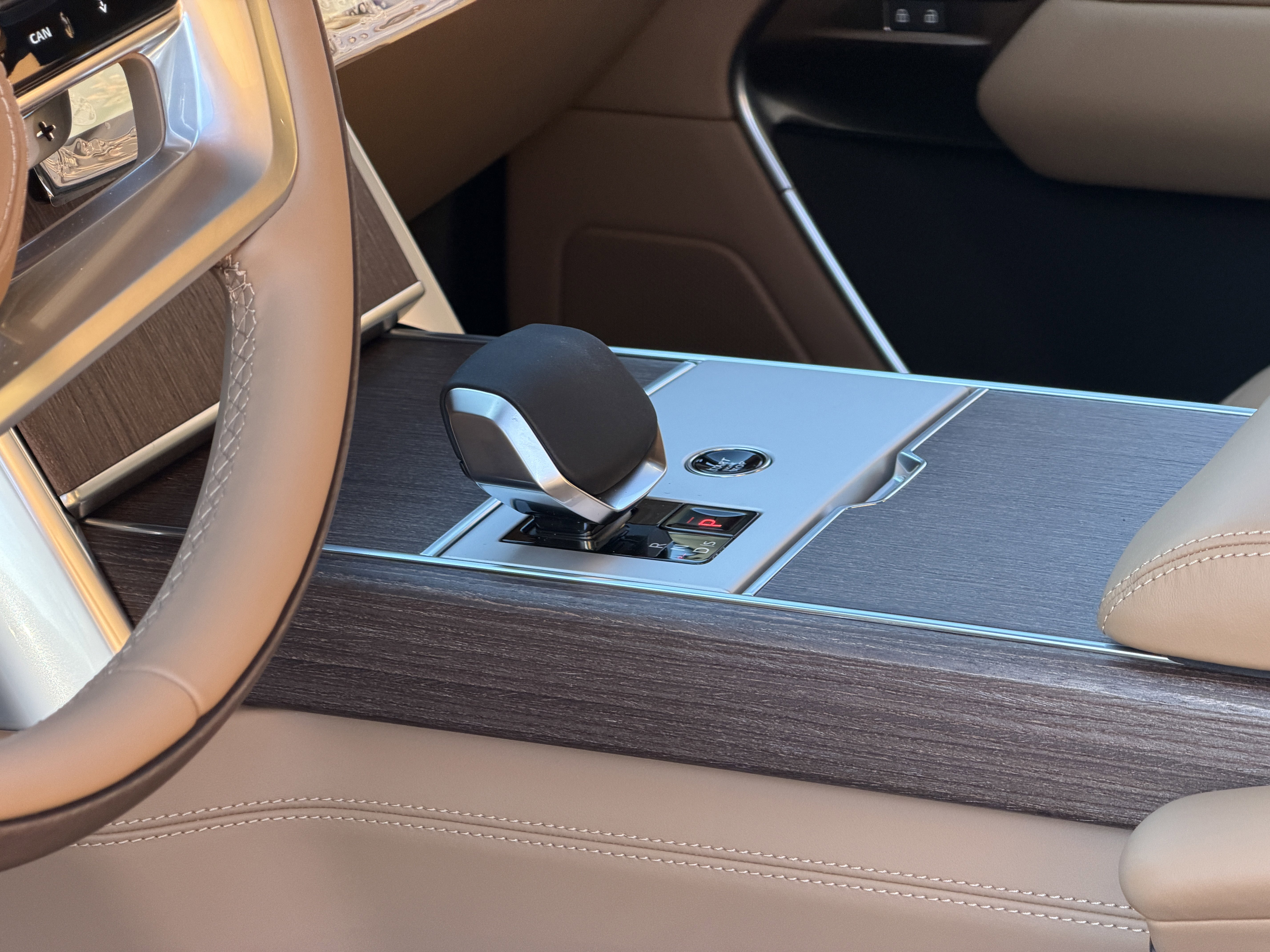 New 2026 Land Rover Range Rover Long Wheelbase SE AWD/4WD image 18