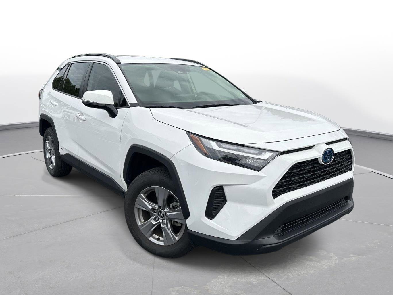 Used 2024 Toyota RAV4 XLE AWD/4WD image 4