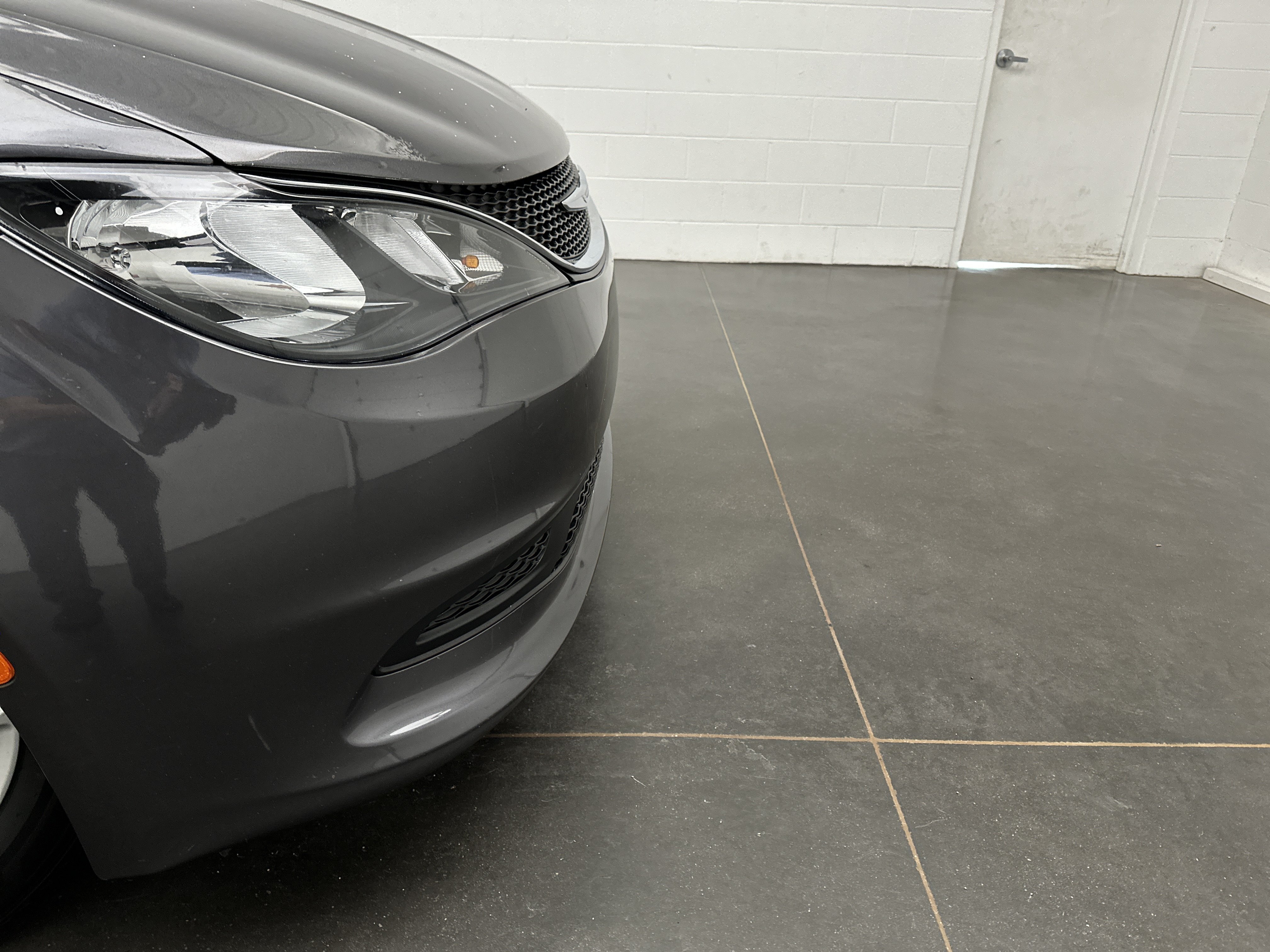 Used 2021 Chrysler Voyager LX FWD image 2