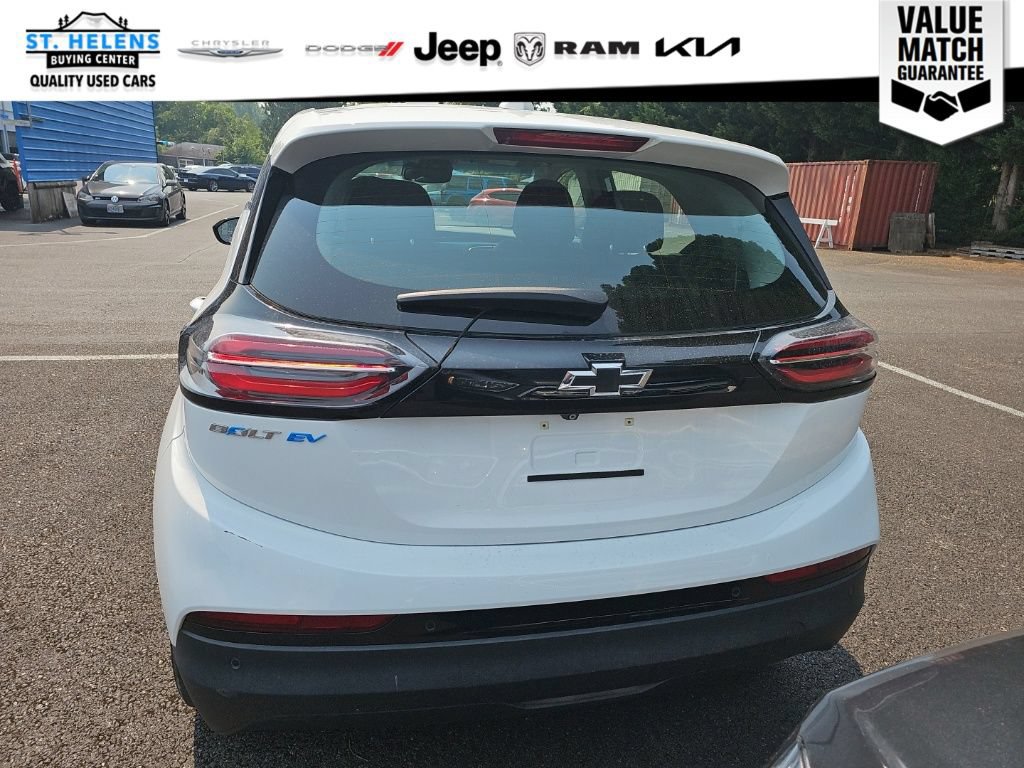 Used 2022 Chevrolet Bolt LT w/ Infotainment Package FWD image 5
