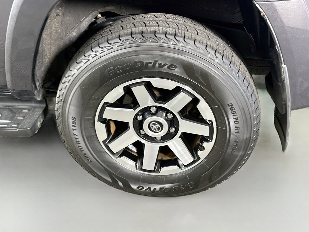 Certified 2019 Toyota 4Runner TRD Off-Road AWD/4WD image 33