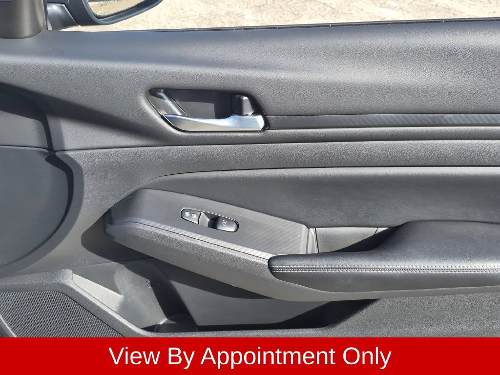 Used 2025 Nissan Altima 2.5 SV FWD image 31