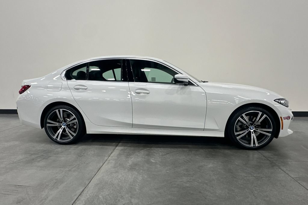 Used 2024 BMW 330e w/ Convenience Package RWD image 3
