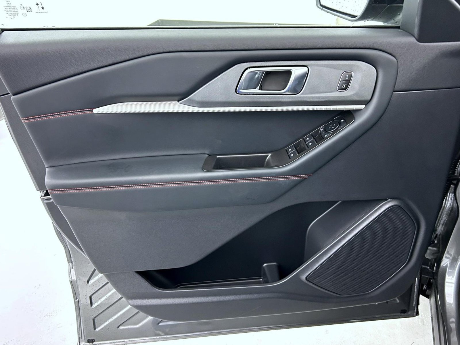 New 2027 Ford Explorer ST-Line AWD/4WD image 9