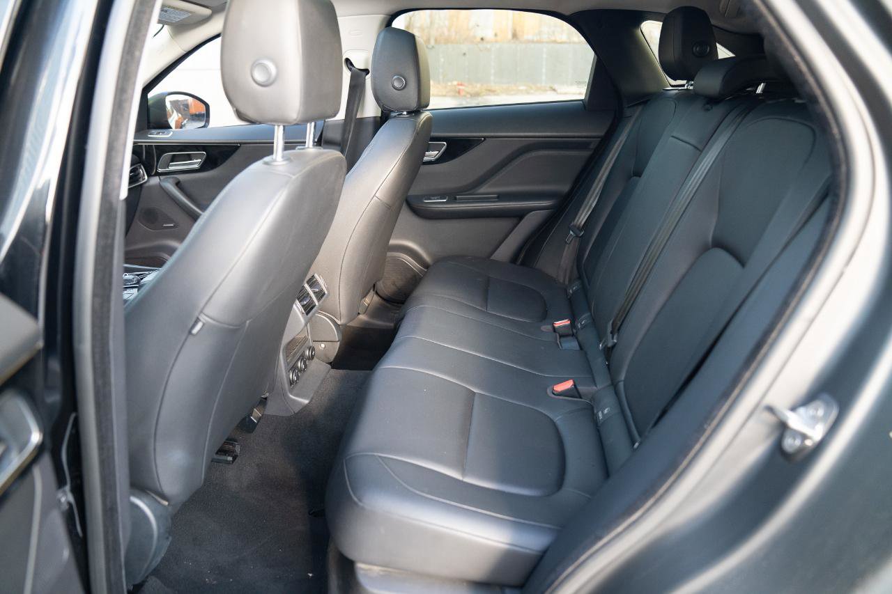 Used 2017 Jaguar F-PACE Premium image 26