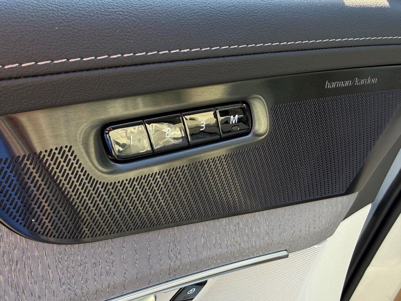 New 2026 Volvo XC90 T8 Ultra w/ Protection Package Premier AWD/4WD image 12