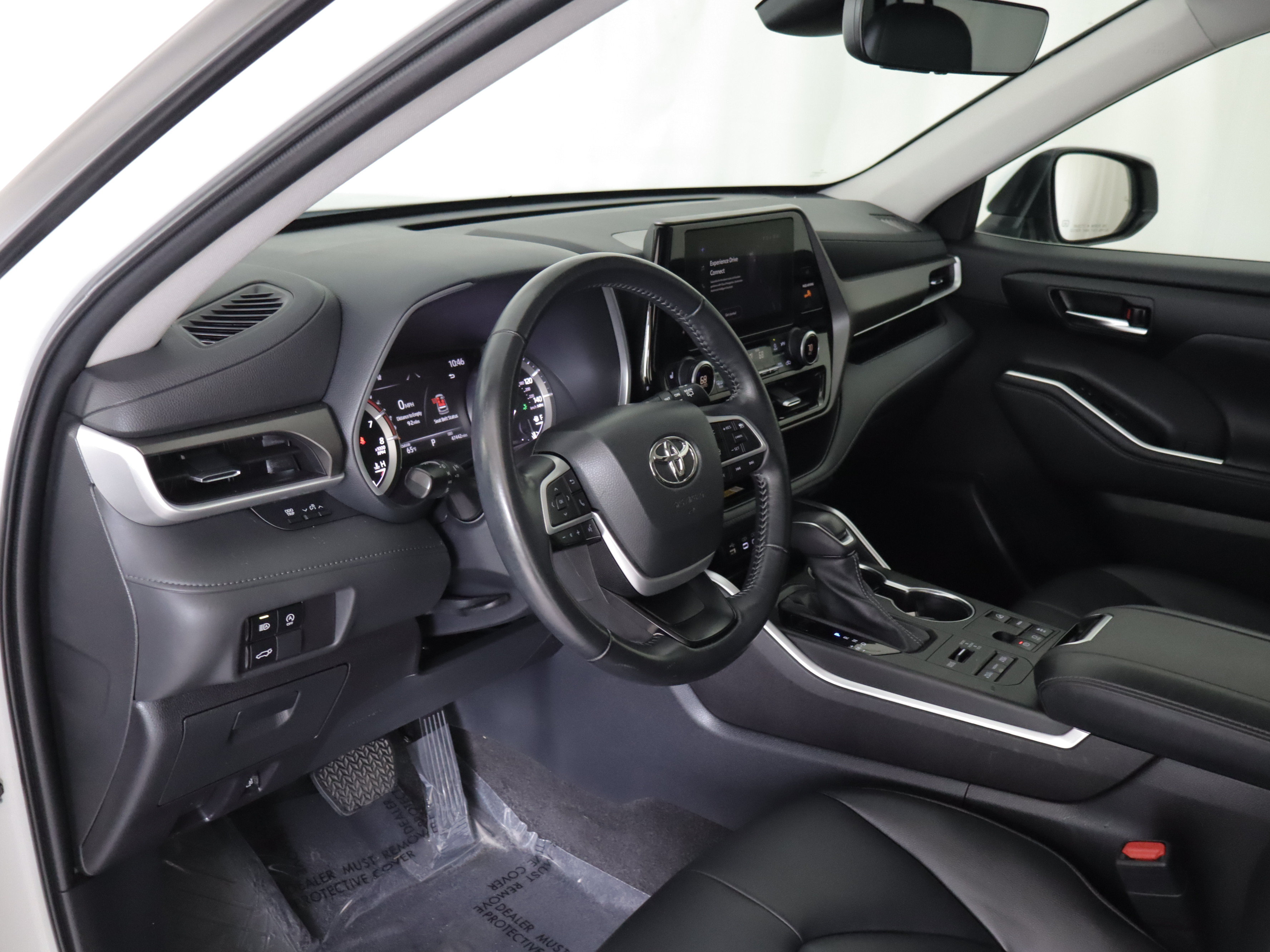 Used 2023 Toyota Highlander XLE AWD/4WD image 11