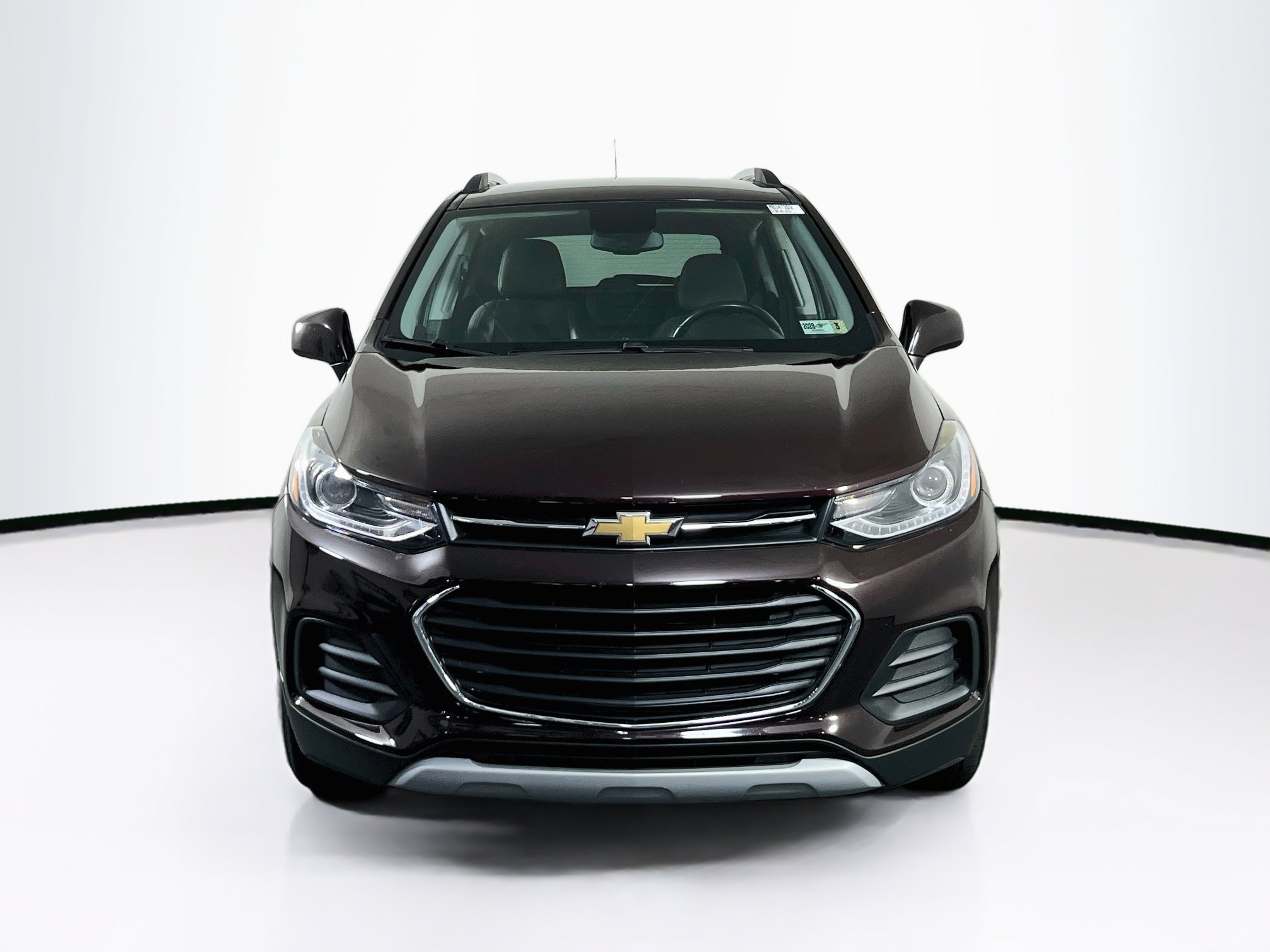Used 2021 Chevrolet Trax LT w/ LT Convenience Package AWD/4WD image 2