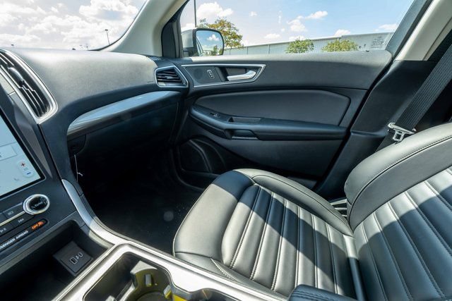 Used 2024 Ford Edge SEL AWD/4WD image 11